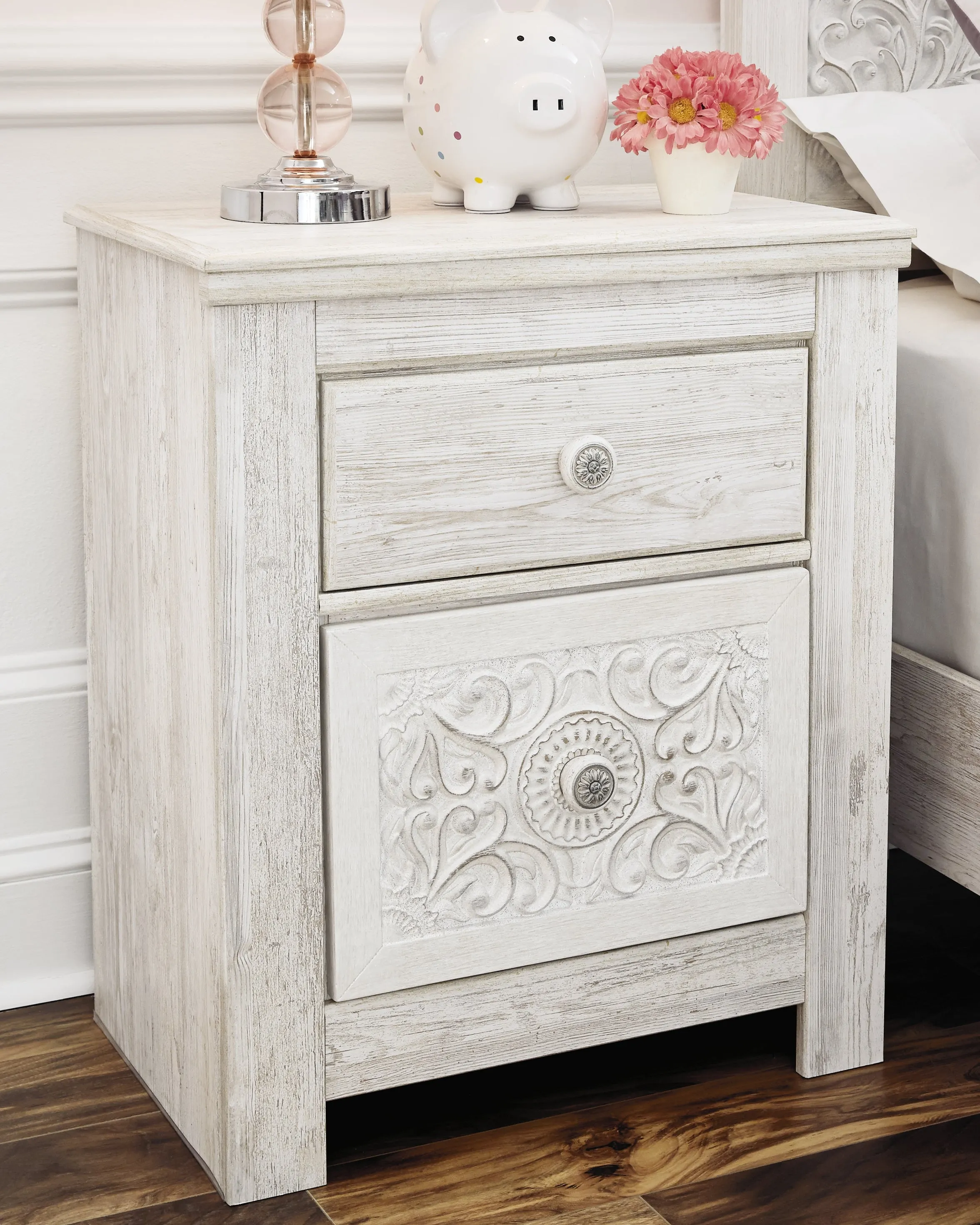 Paxberry Queen Panel Bed with Mirrored Dresser, Chest and 2 Nightstands in Whitewash