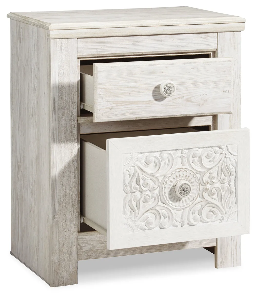 Paxberry Queen Panel Bed with Mirrored Dresser, Chest and 2 Nightstands in Whitewash